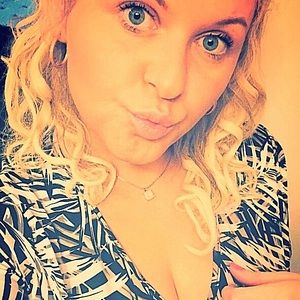 Meet your Posher, Deborah